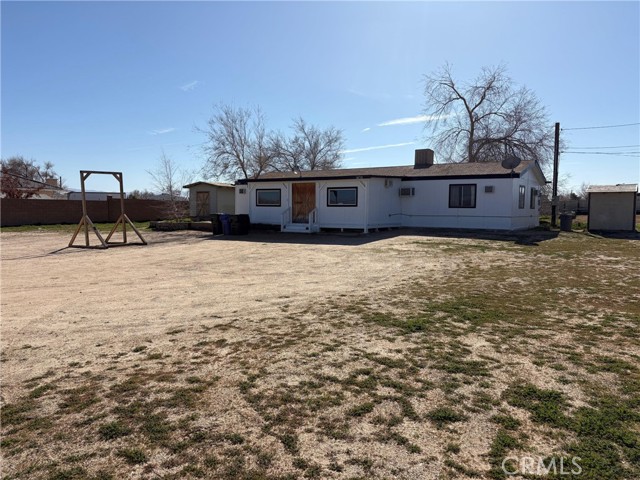 Detail Gallery Image 2 of 25 For 13173 Camellia Rd, Victorville,  CA 92392 - 4 Beds | 2 Baths