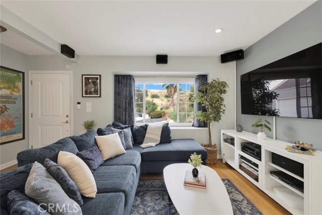 Detail Gallery Image 9 of 35 For 8520 Springford Dr, Sun Valley,  CA 91352 - 3 Beds | 2 Baths