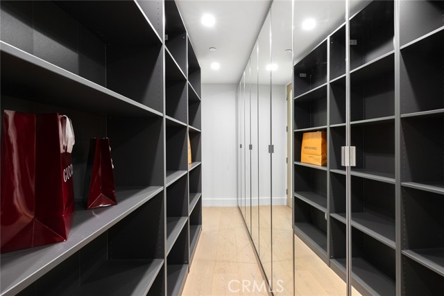 Detail Gallery Image 30 of 58 For 5134 Medina Rd, Woodland Hills,  CA 91364 - 5 Beds | 5/1 Baths