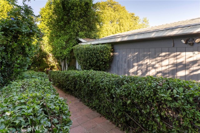 Detail Gallery Image 7 of 37 For 5653 Shirley Ave, Tarzana,  CA 91356 - 3 Beds | 2 Baths