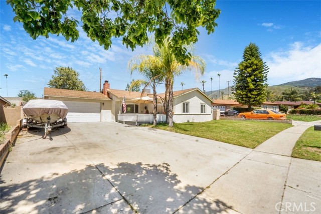 3940 N Golden Avenue, San Bernardino CA: https://media.crmls.org/medias/54d066d7-fb3a-4f41-9a79-f15d9b842daa.jpg