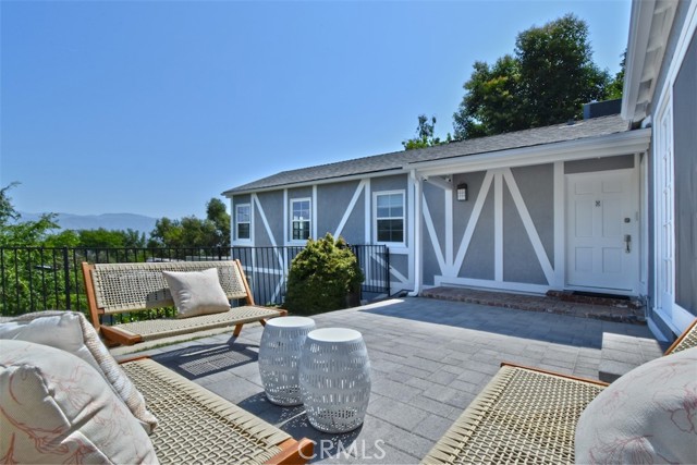 3753 Berry Drive, Studio City CA: https://media.crmls.org/medias/54d0ef6b-edc8-4ffd-9cfd-dcf61480ab97.jpg