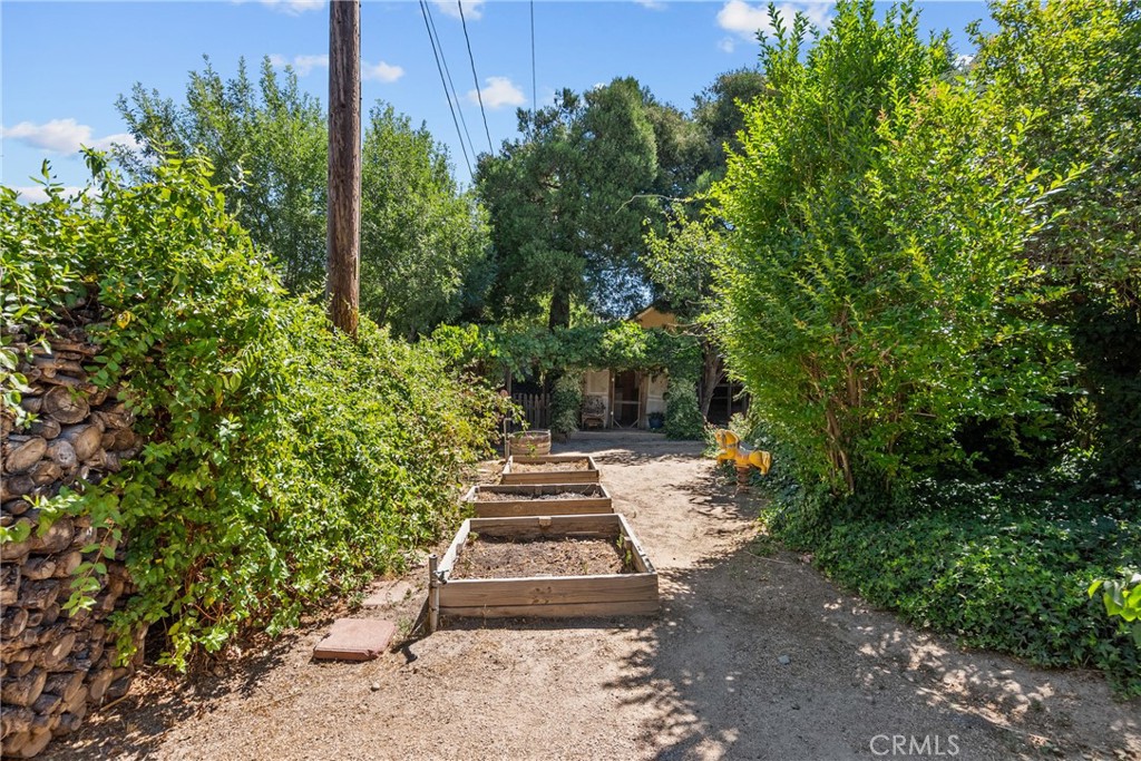 https://media.crmls.org/medias/54d12b87-85e4-4581-8573-f85280301cd7.jpg?preset=X-Large