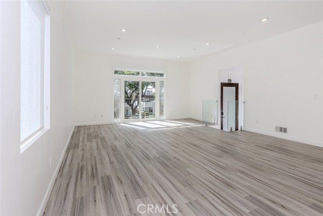 Detail Gallery Image 9 of 40 For 1039 E Santa Anita Ave, Burbank,  CA 91501 - 3 Beds | 3 Baths