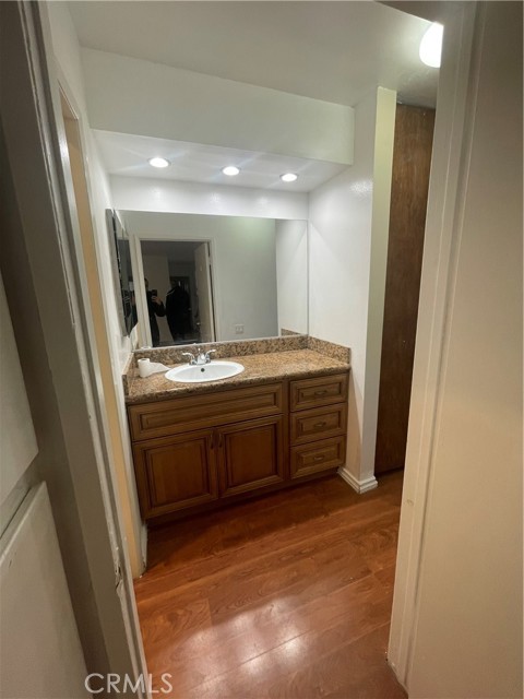 Detail Gallery Image 27 of 29 For 5460 White Oak Ave #J206,  Encino,  CA 91316 - 2 Beds | 2 Baths