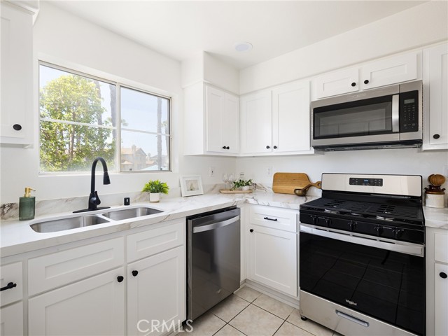 23238 Colony Park Drive, Carson CA: https://media.crmls.org/medias/54d18919-ae53-48b5-82dd-bf677807d276.jpg
