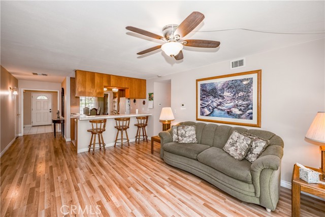 Detail Gallery Image 11 of 33 For 27812 Rosamond Dr, Canyon Country,  CA 91351 - 5 Beds | 2 Baths