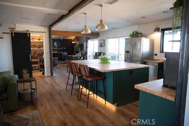 https://media.crmls.org/medias/54d231ef-4f4a-4088-a136-9723ba17c012.jpg?preset=X-Large