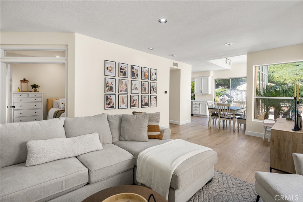 54d2349a A977 4044 Ba54 F7e11a3db88f