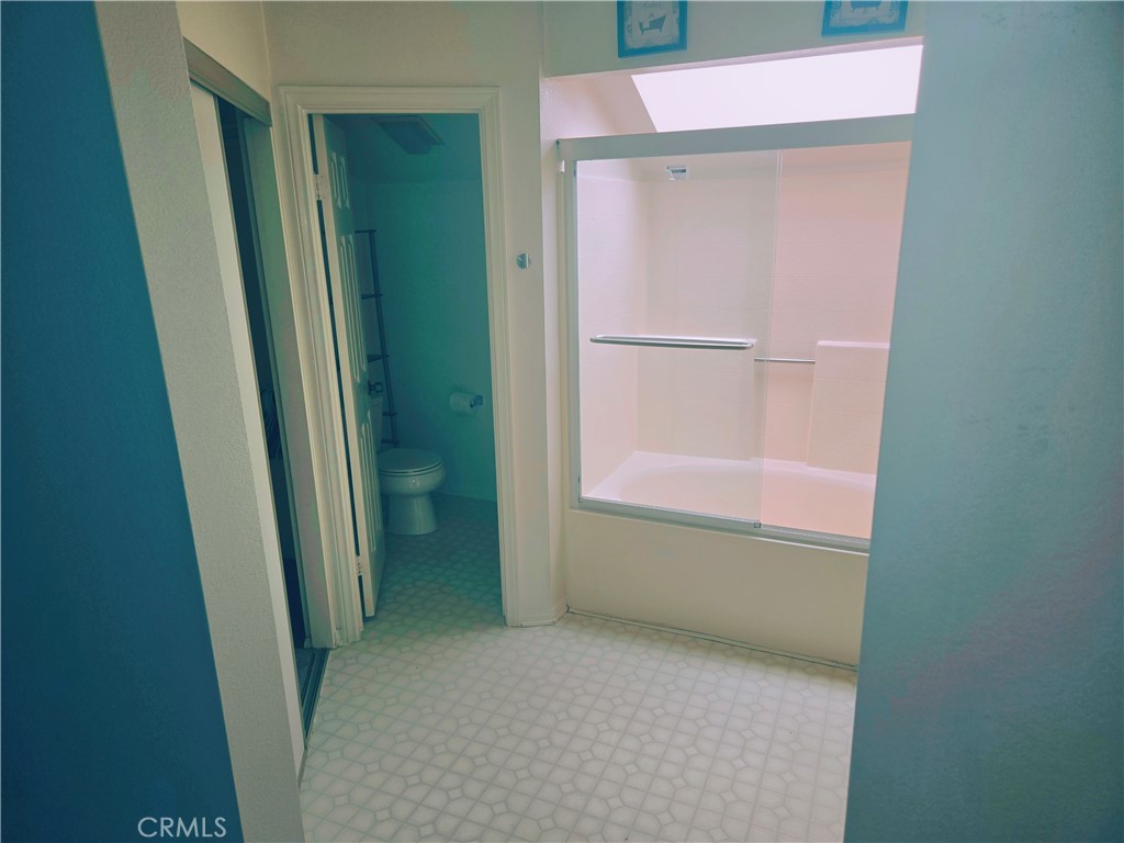 https://media.crmls.org/medias/54d2717f-28f3-44d1-acfd-d1a768534963.jpg?preset=X-Large