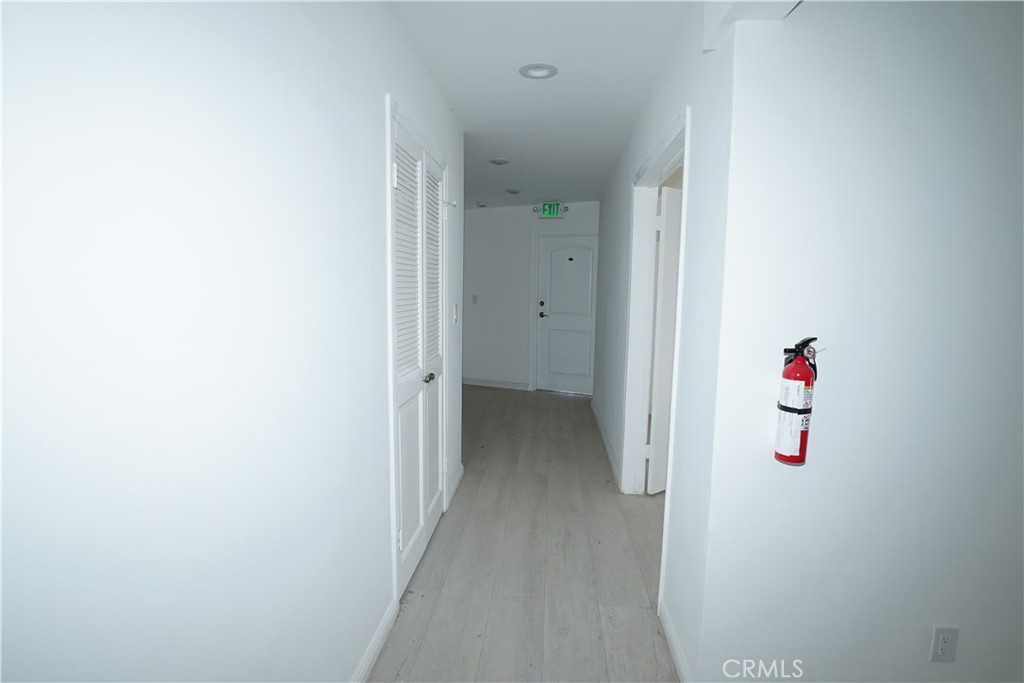 https://media.crmls.org/medias/54d29ea3-5e67-44c4-b75a-7918e676bdee.jpg?preset=X-Large