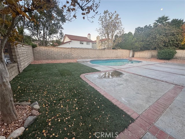 Detail Gallery Image 15 of 21 For 20559 Lisa Gail Dr, Saugus,  CA 91350 - 4 Beds | 2 Baths