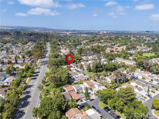 75 Willow Tree Lane, Irvine CA: https://media.crmls.org/medias/54d2f5b8-fd0f-49c1-a06b-789afc84620c.jpg