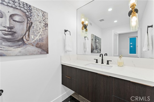 Detail Gallery Image 12 of 30 For 520 Iris Ave, Corona Del Mar,  CA 92625 - 3 Beds | 2/1 Baths