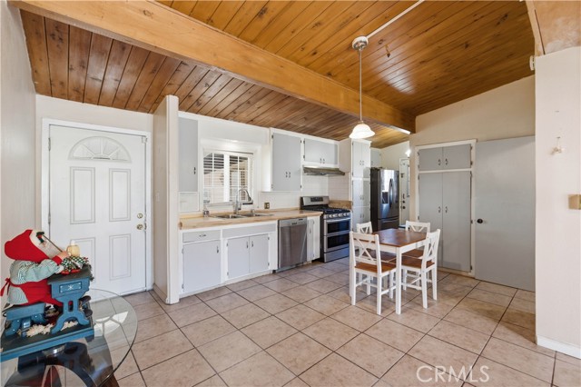 Detail Gallery Image 6 of 43 For 12055 Douglas, Yucaipa,  CA 92399 - 4 Beds | 2 Baths