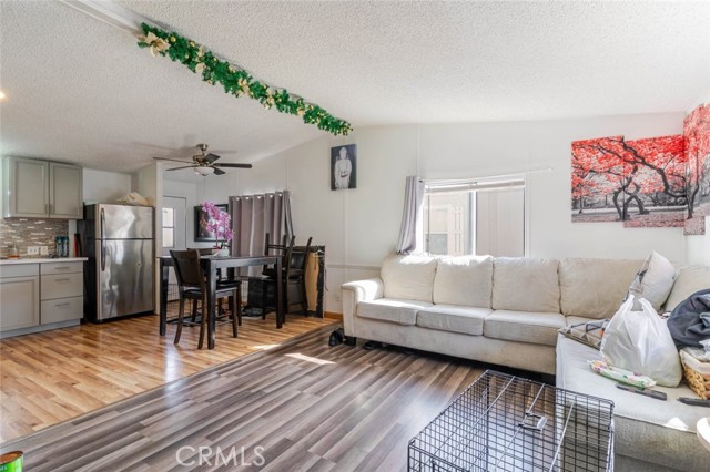 Detail Gallery Image 2 of 15 For 7560 Woodman Pl #65,  Van Nuys,  CA 91405 - 2 Beds | 1 Baths