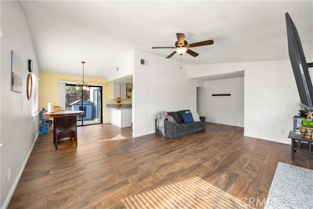 37112 Calle Amigo, Palmdale CA: https://media.crmls.org/medias/54d4978b-6bf9-4a15-b895-2af302356c0c.jpg