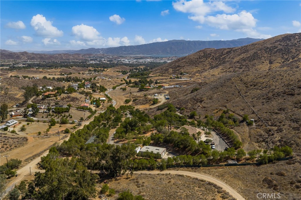 https://media.crmls.org/medias/54d52de5-5586-4733-aa69-d6bde567a2f1.jpg?preset=X-Large