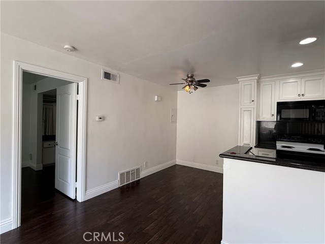 Detail Gallery Image 5 of 22 For 26205 La Real #C,  Mission Viejo,  CA 92691 - 1 Beds | 1 Baths