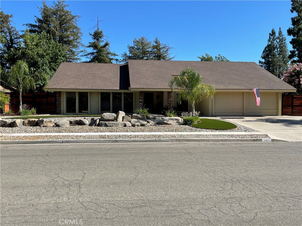337 E Everglade Avenue, Fresno, CA 93720