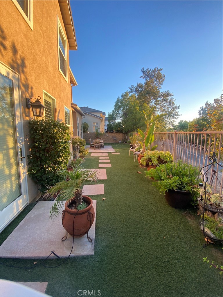 https://media.crmls.org/medias/54d649c6-6ad0-4405-86dd-74c3d9ff6584.jpg?preset=X-Large