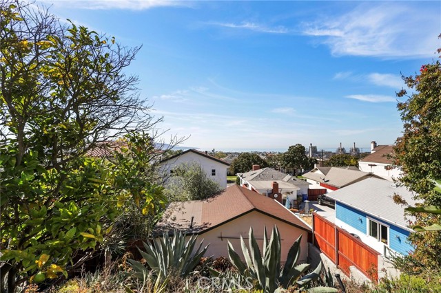 Detail Gallery Image 30 of 34 For 810 N Maria Ave, Redondo Beach,  CA 90277 - 3 Beds | 2/1 Baths