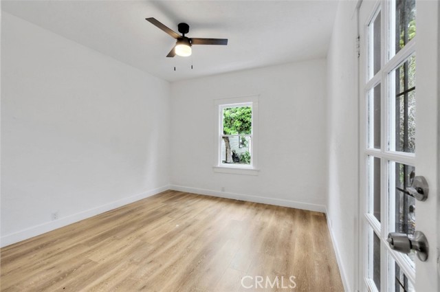 586 W 12th Street, San Pedro CA: https://media.crmls.org/medias/54d68b29-da9f-45d8-b2be-1d84fdfb6b54.jpg