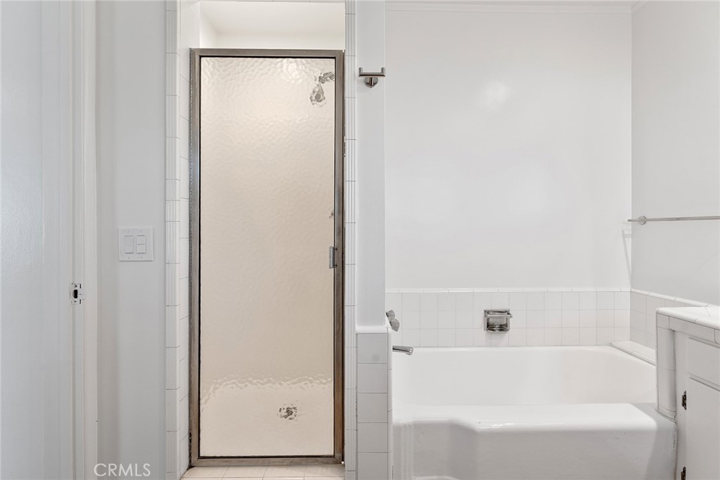 https://media.crmls.org/medias/54d77784-ad19-4b29-aa93-3941432d3f7b.jpg?preset=X-Large