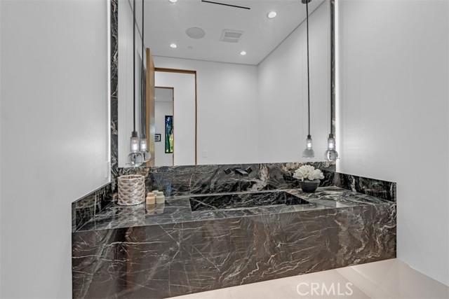 Detail Gallery Image 23 of 50 For 13016 Chandler, Sherman Oaks,  CA 91401 - 6 Beds | 6/1 Baths