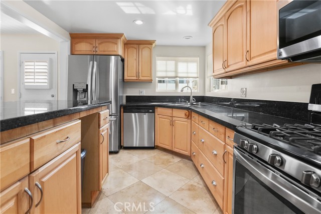 Detail Gallery Image 14 of 40 For 22841 Mariano St, Woodland Hills,  CA 91367 - 3 Beds | 3 Baths