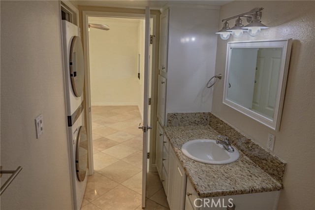Main bath & laundry