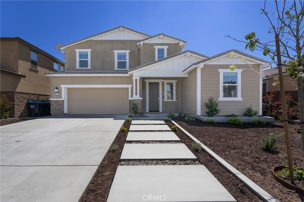 29929 Great Basin Court Menifee, California Welcome to this beautiful 4 bedroom 3 bathroom home. This home offers a great room concept; the kitchen is open to the dining room and family room. The first floor also includes a bedroom and full bathroom to accommodate guests or a home office. Going upstairs you will find a large loft area, laundry room, master bedroom with master bathroom, full bathroom, and the remaining 2 bedrooms. The backyard has been newly landscaped and waiting for you to add personal touches and the interior of the home has been freshly painted throughout. The HOA includes full access to the 25-acre lake, 2 community pools and spa, clubhouse, splash pad, sports courts, and trails.