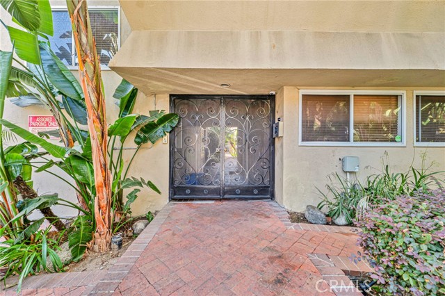 Detail Gallery Image 2 of 26 For 14934 Dickens St #4,  Sherman Oaks,  CA 91403 - 1 Beds | 1 Baths