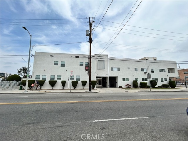 1036 S Normandie Avenue, Los Angeles CA: https://media.crmls.org/medias/54da1b3a-b0df-48e3-9c56-b5c04d0fc554.jpg