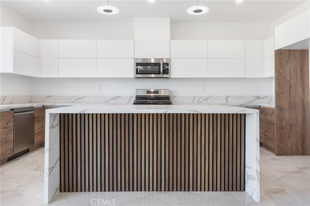 MLS #IV25219016 image #9