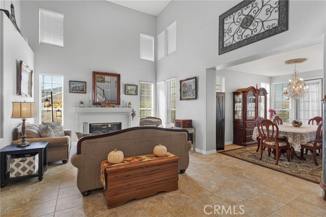 Detail Gallery Image 9 of 67 For 12860 Mar Vista Dr, Apple Valley,  CA 92308 - 5 Beds | 4/1 Baths