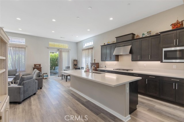 Detail Gallery Image 5 of 47 For 25124 Limetree Ln, Canyon Country,  CA 91387 - 2 Beds | 2/1 Baths