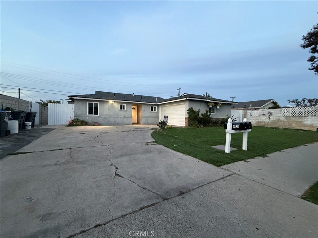 4721 W Oakfield