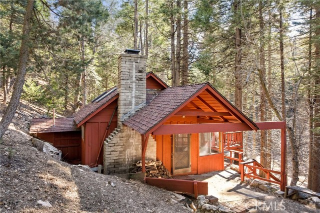 Detail Gallery Image 2 of 52 For 465 Blue Jay Canyon Road, Blue Jay,  CA 92317 - 3 Beds | 2 Baths