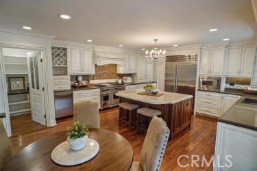24066 Regents Park Circle, Valencia CA: https://media.crmls.org/medias/54df16f6-3425-44ad-a9c0-7d42f5c1255d.jpg