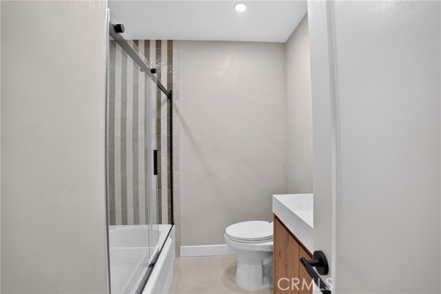 10254 Roscoe Boulevard photo 27