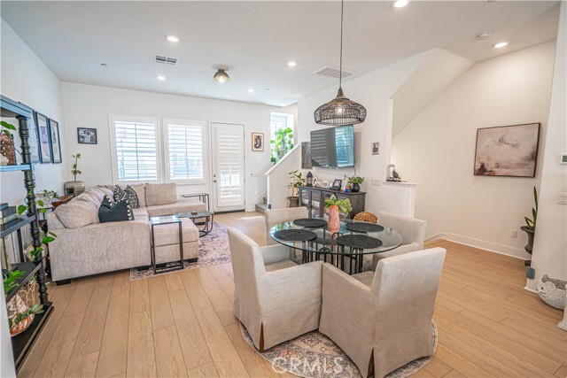 Detail Gallery Image 14 of 44 For 27068 Deer Way, Valencia,  CA 91381 - 2 Beds | 2/1 Baths