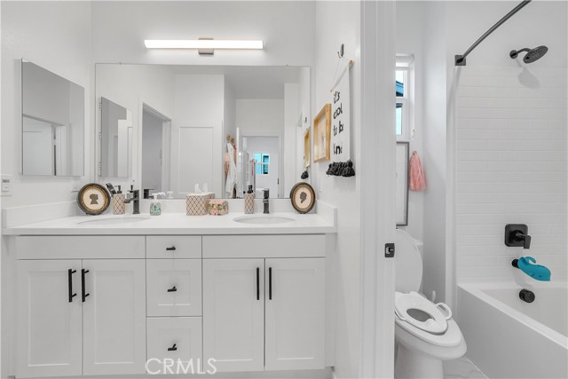 516 Caleigh Lane, Costa Mesa CA: https://media.crmls.org/medias/54e15c0f-1001-4b03-8f30-ee9e5064d74f.jpg