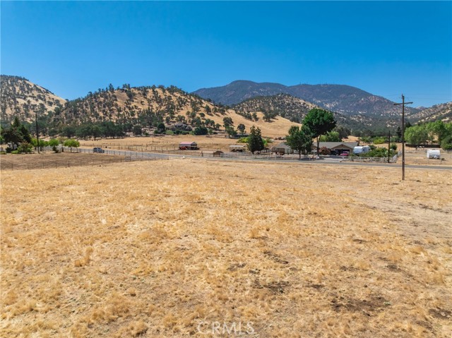 5770 Elwood, Sanger CA: https://media.crmls.org/medias/54e23250-3af2-43be-8e50-b178cdb4b870.jpg