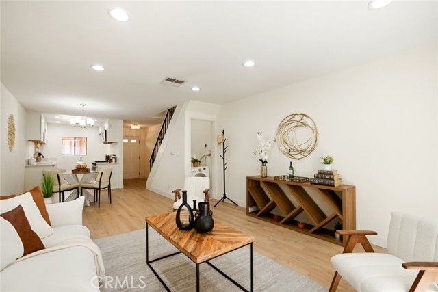 Detail Gallery Image 7 of 24 For 14803 Vanowen St #9,  Van Nuys,  CA 91405 - 2 Beds | 2 Baths