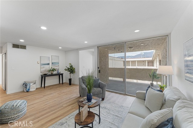 Detail Gallery Image 6 of 21 For 125 N Allen, Pasadena,  CA 91106 - 2 Beds | 2 Baths