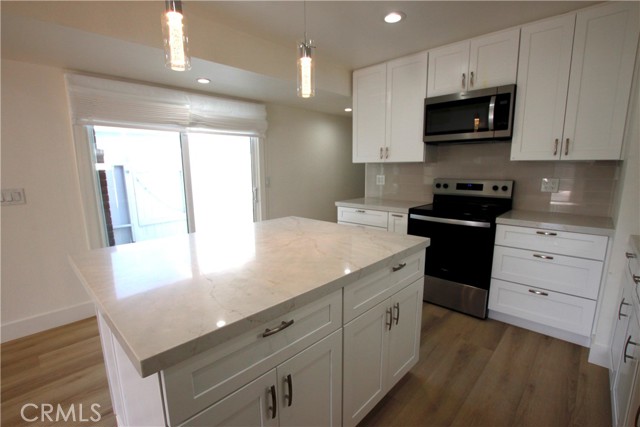 Detail Gallery Image 9 of 23 For 707 Orchid, Corona Del Mar,  CA 92625 - 3 Beds | 3 Baths