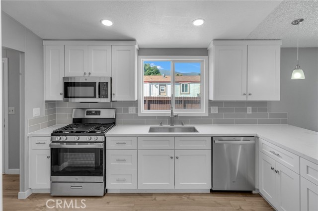 Detail Gallery Image 6 of 27 For 10391 Stageline St, Corona,  CA 92883 - 4 Beds | 2 Baths