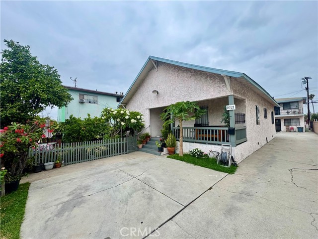 1021 E 12th Street, Long Beach CA: https://media.crmls.org/medias/54e3246d-0a3a-471d-9509-b2c0af5f7ead.jpg