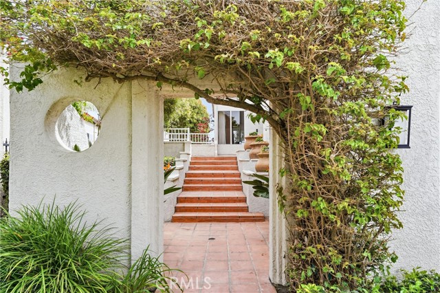 Detail Gallery Image 2 of 46 For 10 Toulon, Laguna Niguel,  CA 92677 - 3 Beds | 3/1 Baths